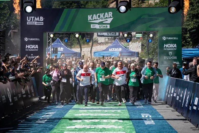 Bakan Bak; Ayder Yaylasını Doğa Sporlarının Davos'u Yapacağız