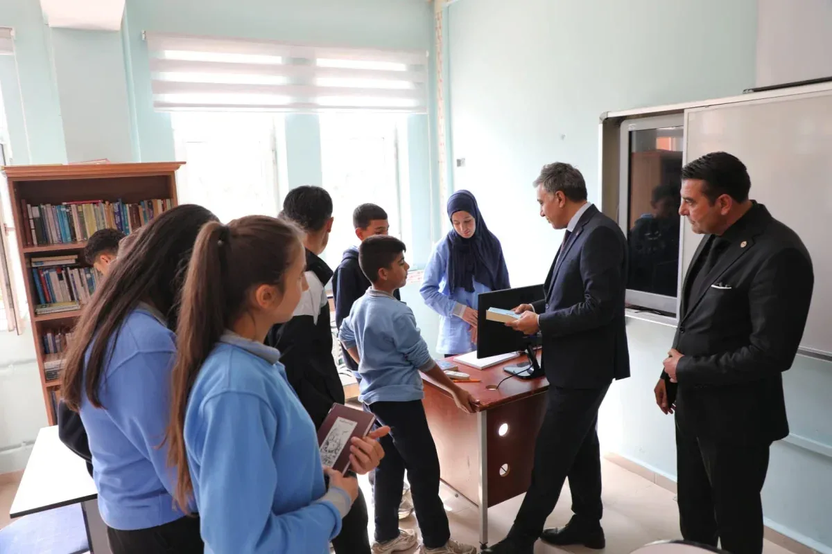Ağrı'da öğrenciler büyüklerin yaşam deneyimlerini "Bilge Sesler" ile kayıt altına alıyor