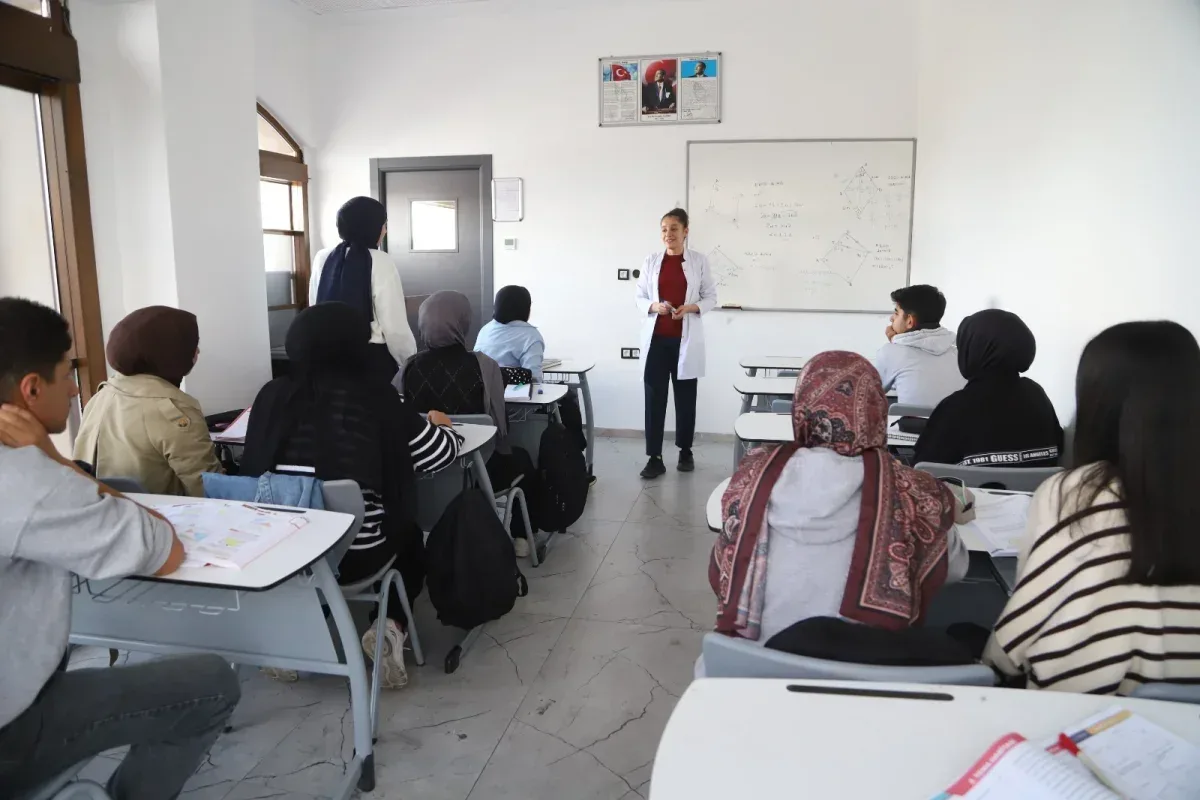 Malatya’da 450 öğrenciye ücretsiz eğitim desteği