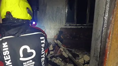 Burhaniye’de 2 katlı müstakil evde yangın çıktı