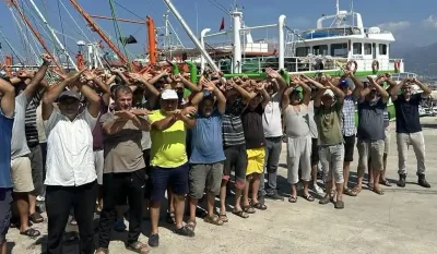 Balıkçılar sezonun ilk günlerinde limana dönmek zorunda kaldı